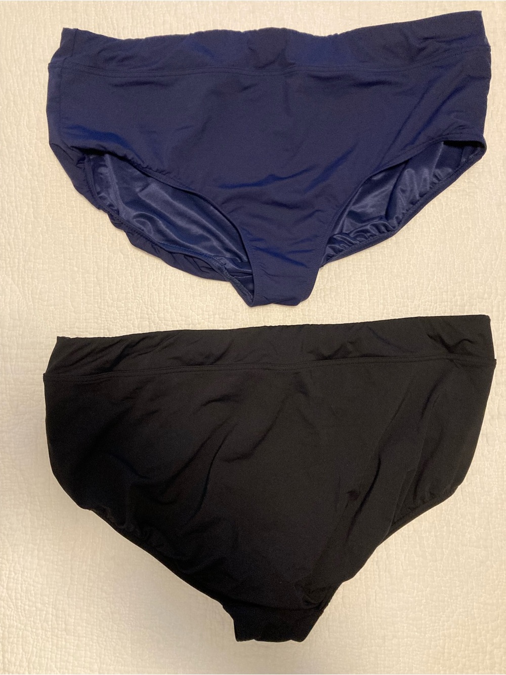 Lands end plus size swim bottoms 2pair.  One black.  One navy.  Both 22W